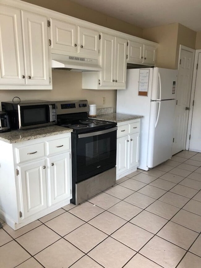 Photo - Charming 3-bedroom, 2-bath home located in the heart of Searcy!
