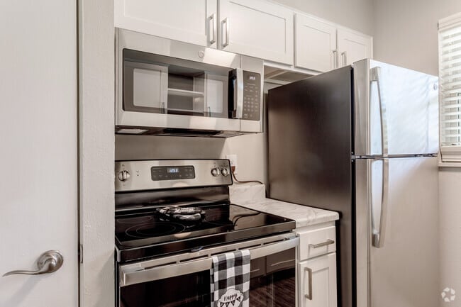 0BR, 1BA - 470SF - 25 Broadmoor