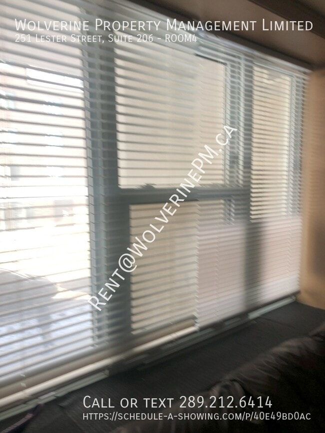 Photo - Male Student Housing in Waterloo - Students Only Unité 202-Room4