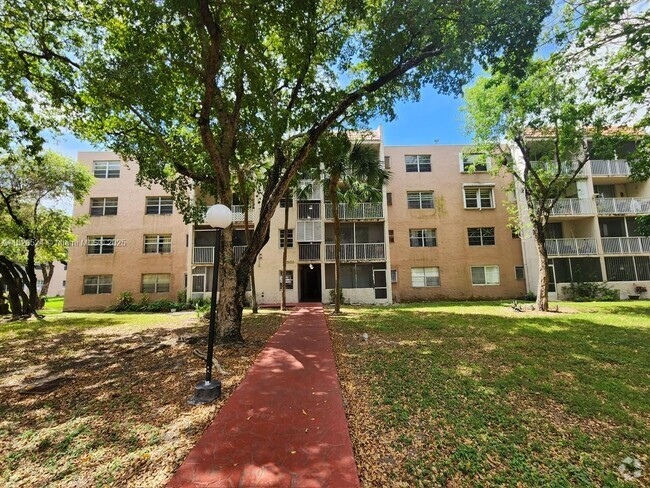Building Photo - 8501 NW 8th St Unit 301-1 Rental