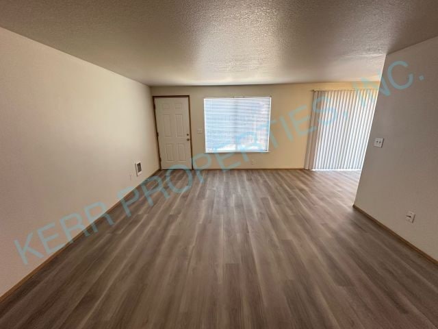 Photo - Charming 2-Bedroom Multiplex in Portland with Cozy 862 Sq Ft Layout - Perfect for Urban Living!