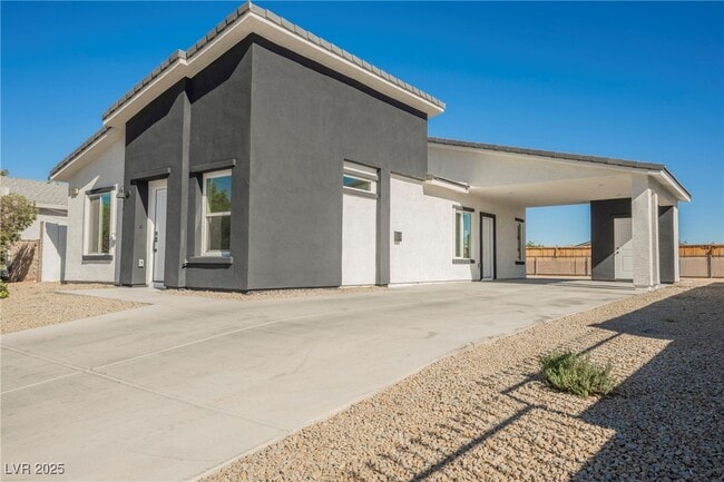 Photo - 5240 Denning St