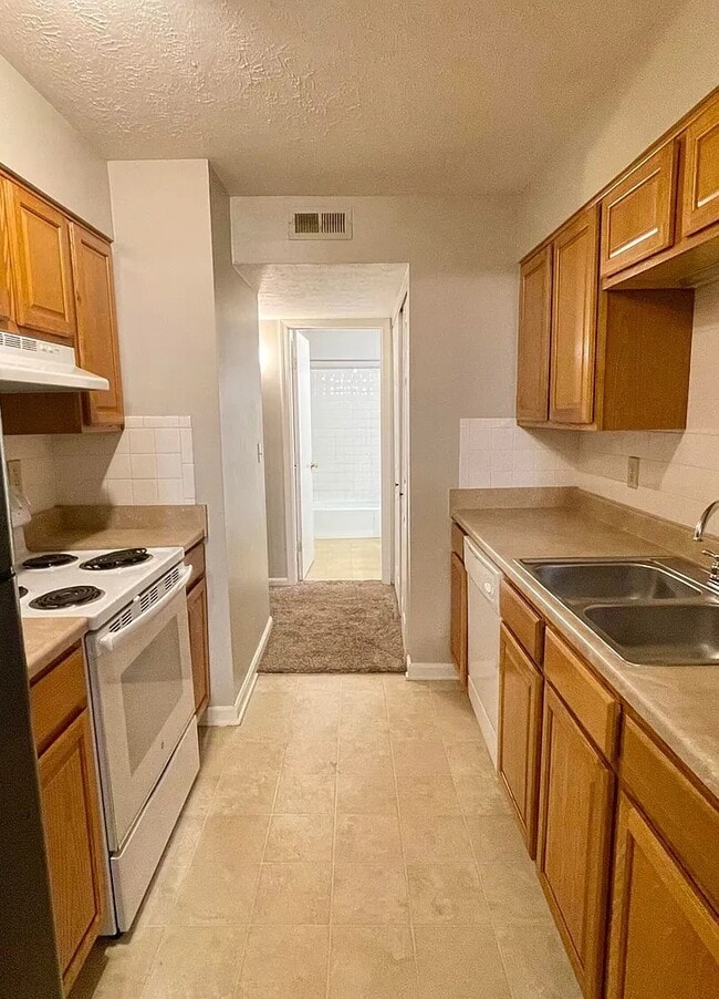 Building Photo - 4508 Landside Dr Unit 12