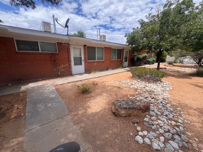 Building Photo - 9400 Candelaria Rd NE Unit 1196 - 9400 Candelaria Rd NE, C