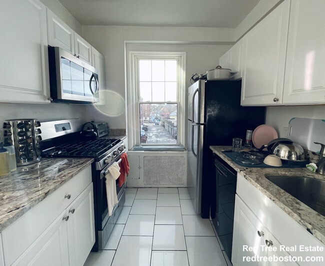 Building Photo - 2009 Commonwealth Ave Unit 10