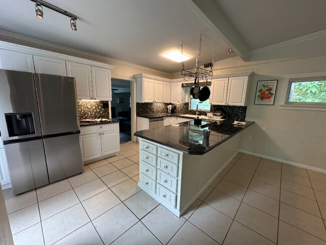 Photo - 1648 Maravilla Ave