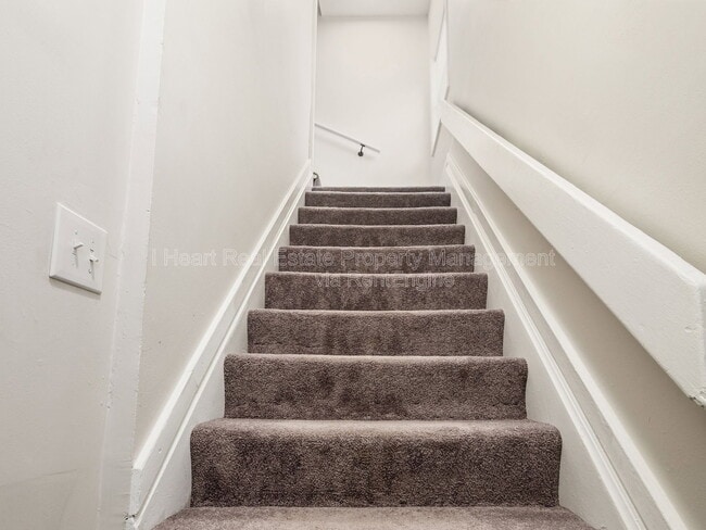 Photo - 878 1/2 Sullivant Avenue