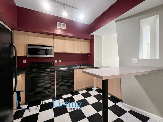 Photo - 2411 W Horatio St Unidad 532