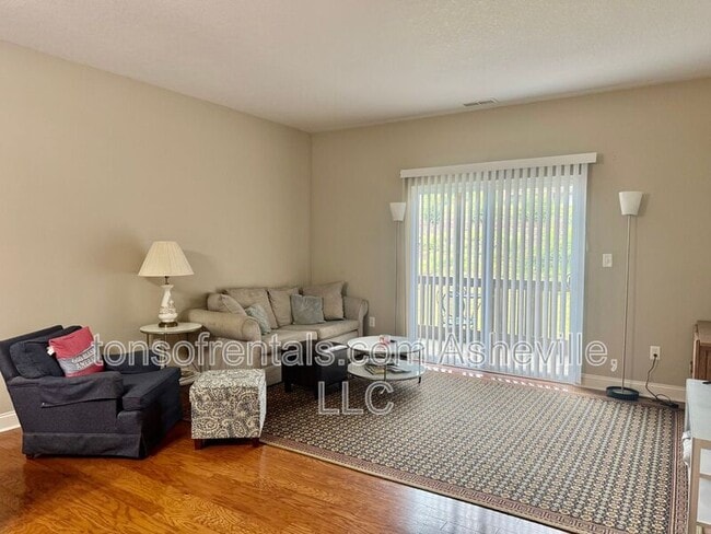 Photo - 93 Foxden Dr Unit 103