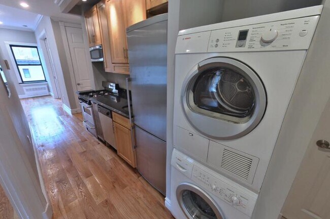 Photo - 252 E 50th St (between 2nd & 3rd Ave), #5 Unidad 5