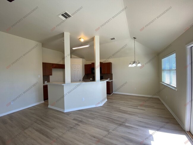 Photo - 7811 Redbrush