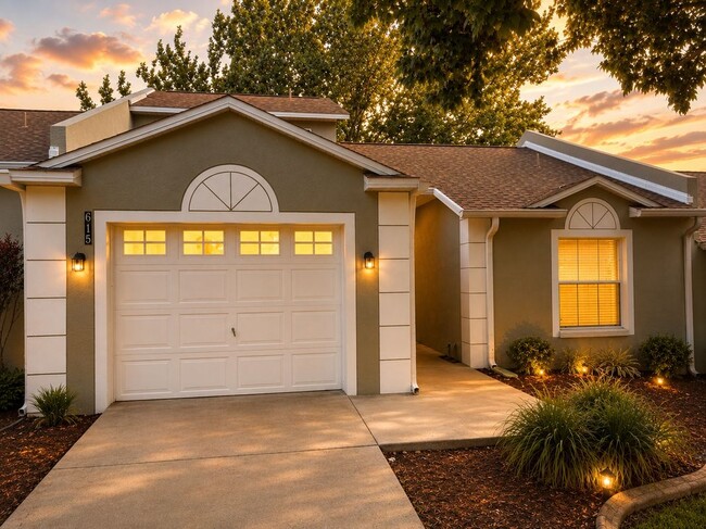 Building Photo - 615 Villa Ct