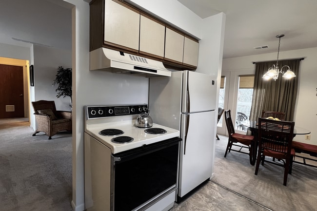 Convenient Eat-In Kitchen