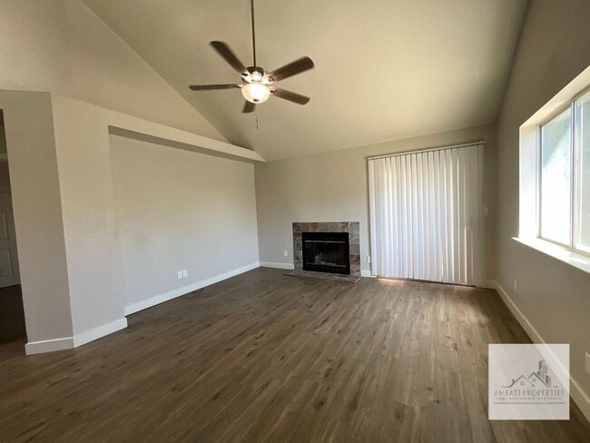 Photo - 7016 N Thorne Ave Unidad 104