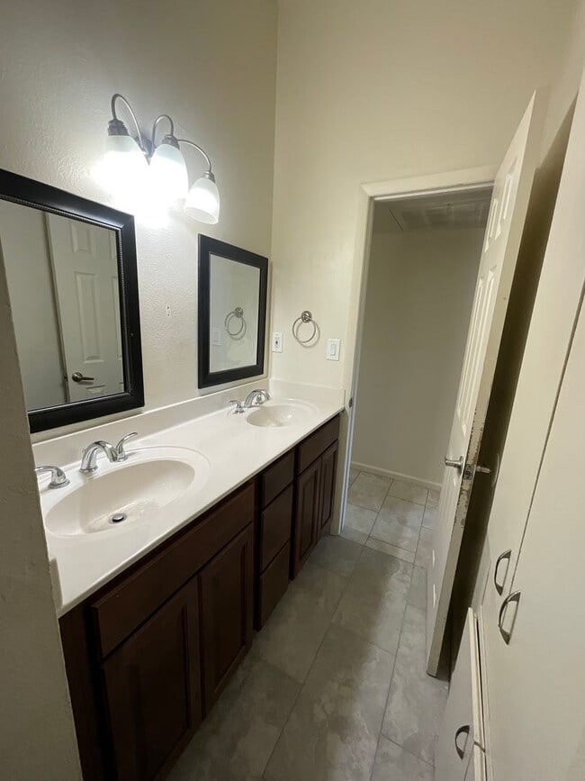 Photo - 4 bedroom 2 bath North tempe area close to south Scottsdale