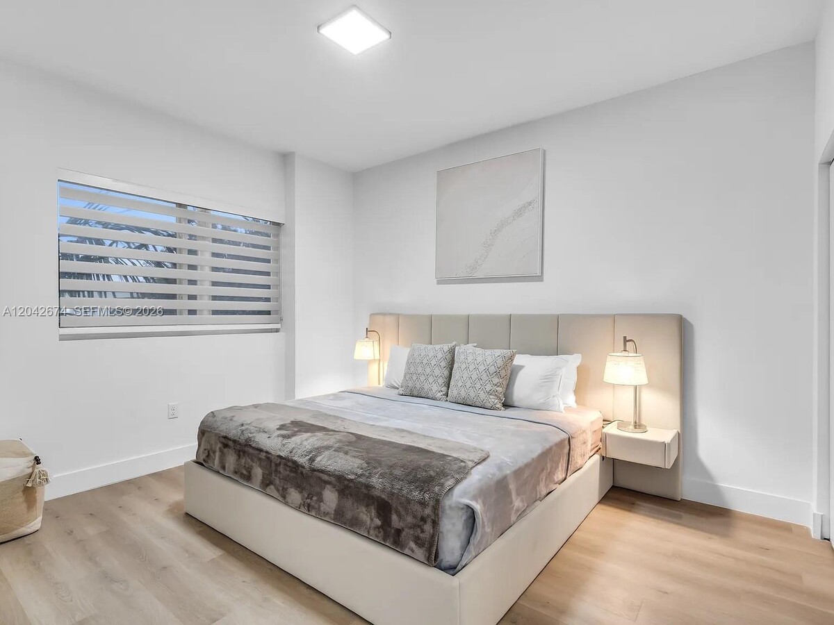 Photo - 3728 NW 19th Ave Unit 305
