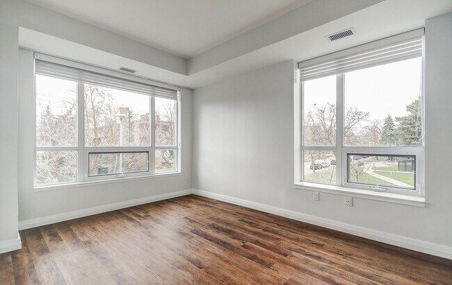 Photo - 77 Keewatin Ave