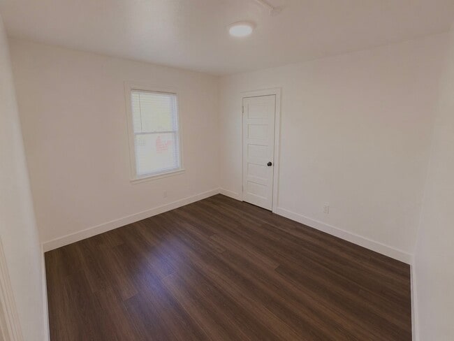 Photo - 404 S Van Buren St Unit Apt 2