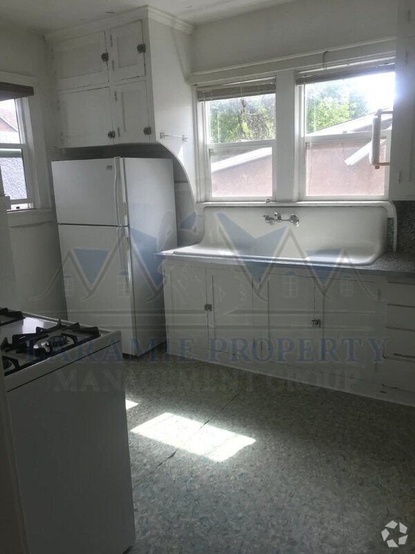 Building Photo - 515 E Lewis St Rental