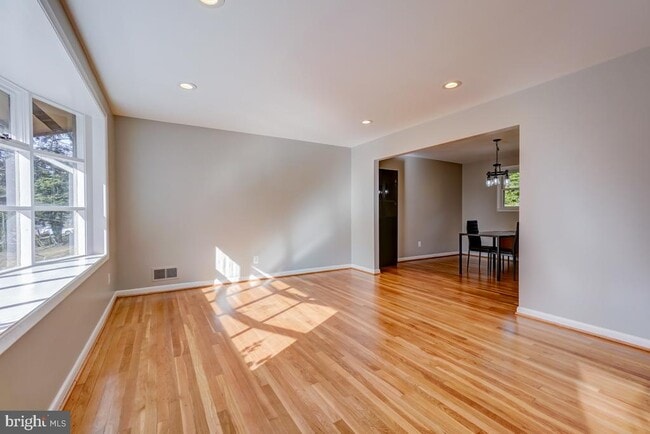 Photo - 6417 Earlham Dr