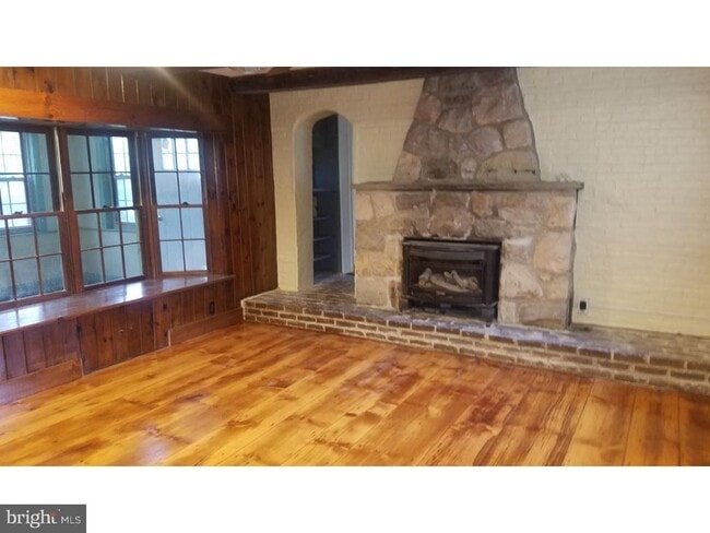 Photo - 1371 Old Airport Rd