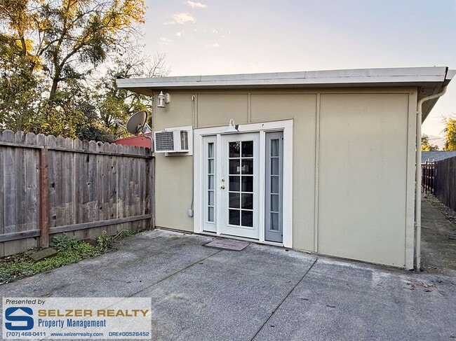 Building Photo - 1521-1523 Talmage Ct Unit 1523