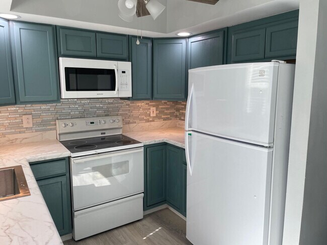 Photo - 156 NE 20th Ct