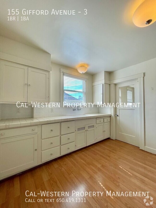 Building Photo - Charming Victorian 1-Bedroom Apartment in ... Unit 3