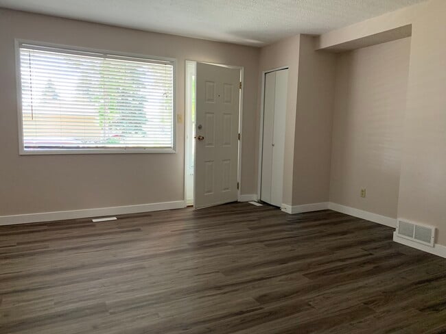 Front Living Room & Entrance - 235 28 St S