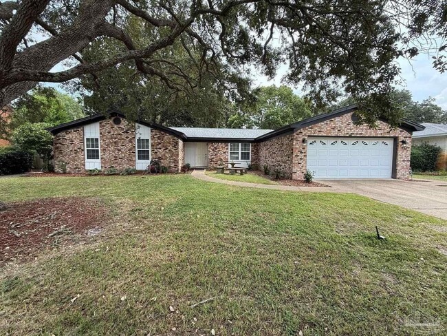 Building Photo - 420 Dolphin St