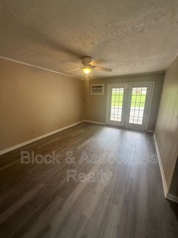 Photo - 142 W Pritchard St