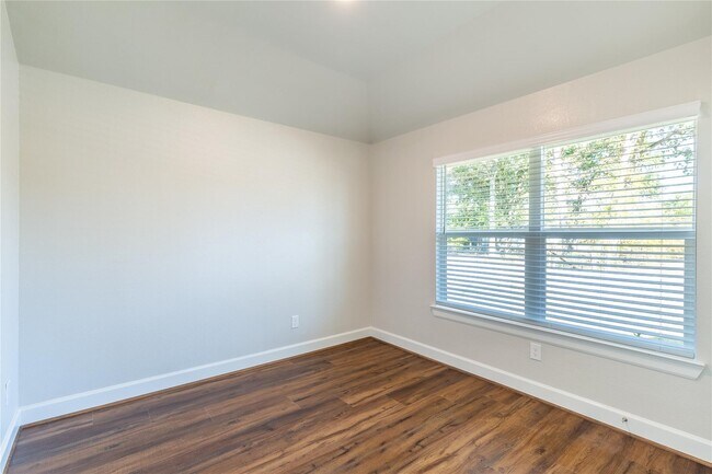 Photo - 819 Roosevelt St