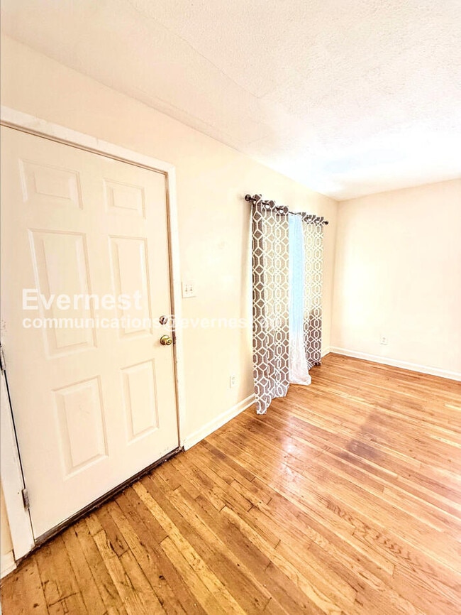 Photo - 19449 W Chicago