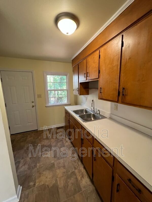 Photo - 831 High St