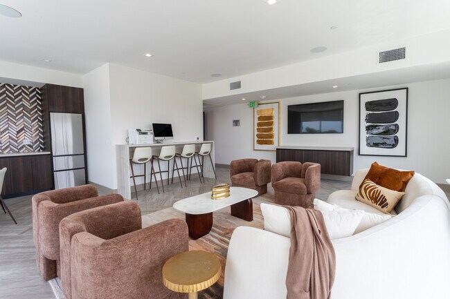 KINGSLEY PARK APARTMENTS