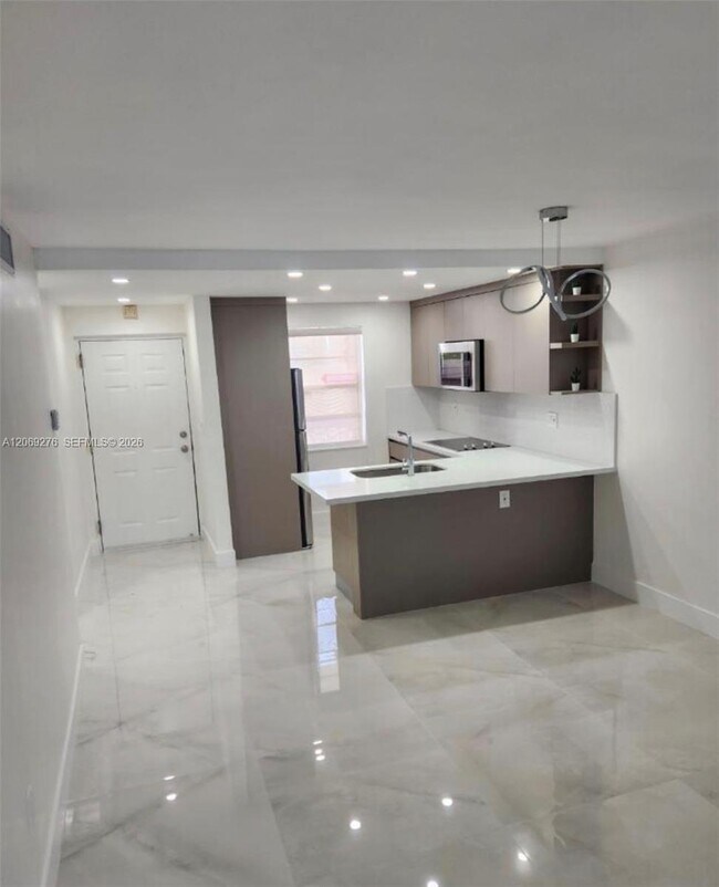 Building Photo - 9440 Fontainebleau Blvd Unit 508