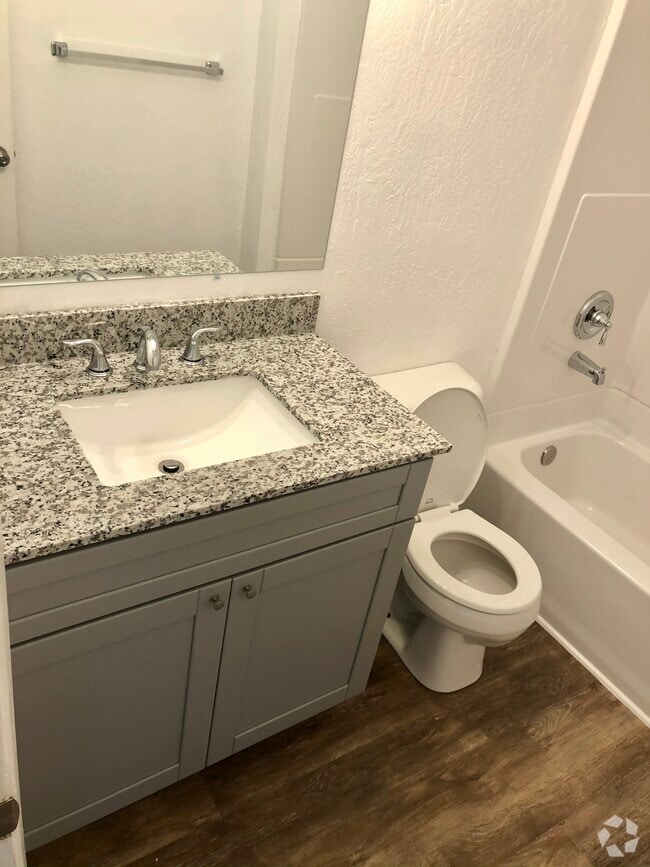 Building Photo - 1724 Wright St Unit 3 Rental