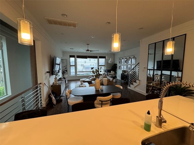 Photo - 5707 Schuler St