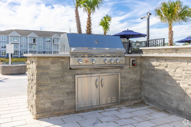 Grilling Area - The Pointe at Palm Bay