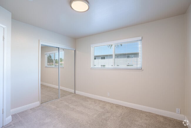 1BR, 1BA - 500SF - Bedroom