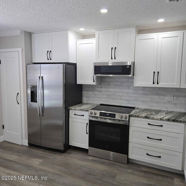 Building Photo - 2074 Sea Hawk Dr Rental