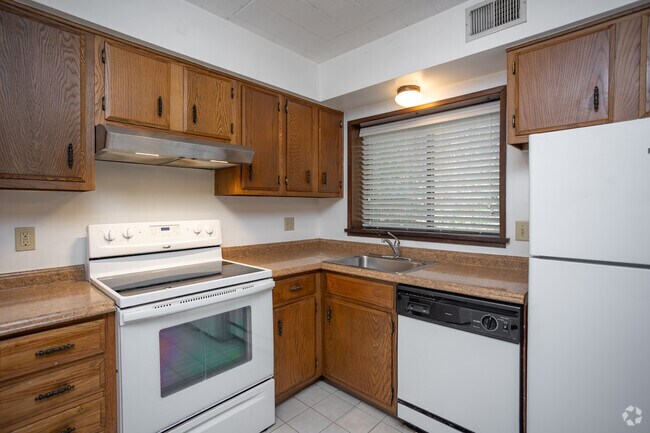 1BR, 1BA - Kitchen - 225 Walnut St