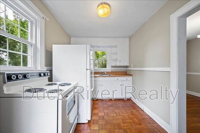 Photo - 2135 Thomas Ave