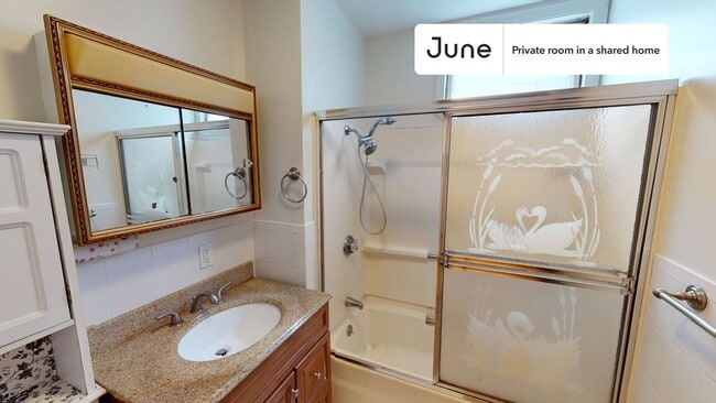 Room in Shared 5 bed/1 bath home in Somerville