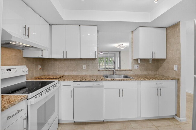 Building Photo - 10 Willowbrook Ln Unit 207