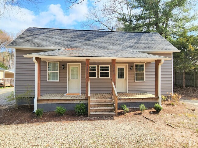 Building Photo - 1423 Oakshade Ave Rental