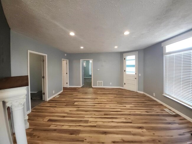 Photo - 503 W Walnut St