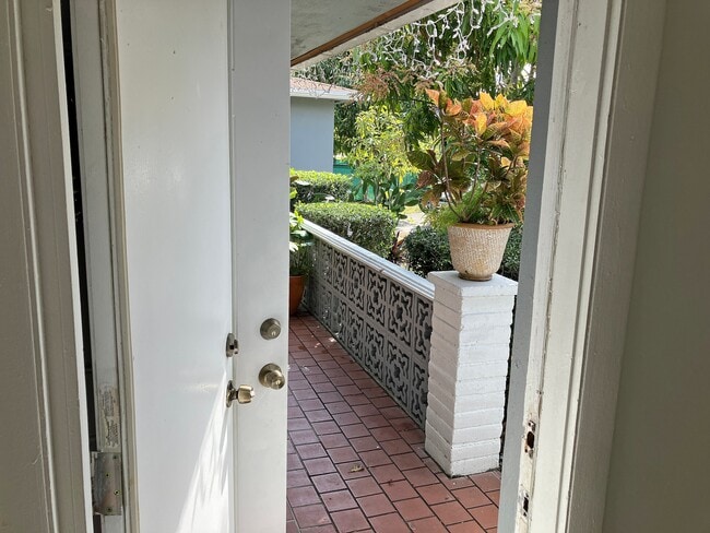 Photo - 539 S Rainbow Dr