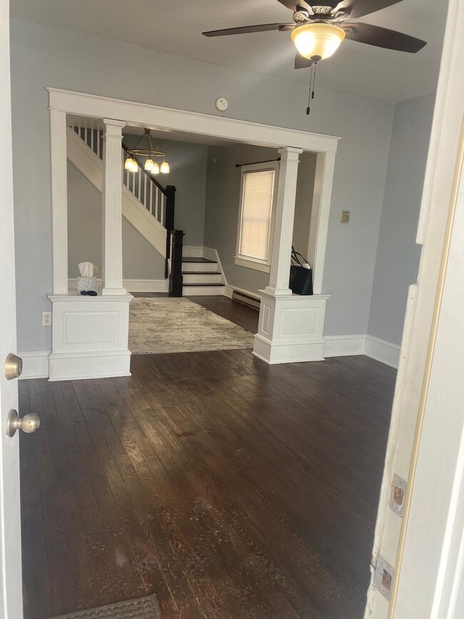 Photo - 104 S 4th St