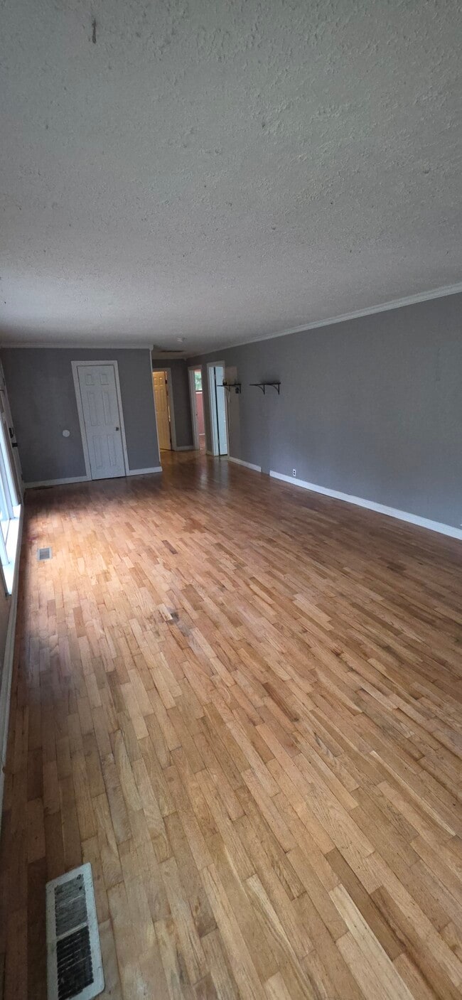 Living - 8802 Forest Ave SW